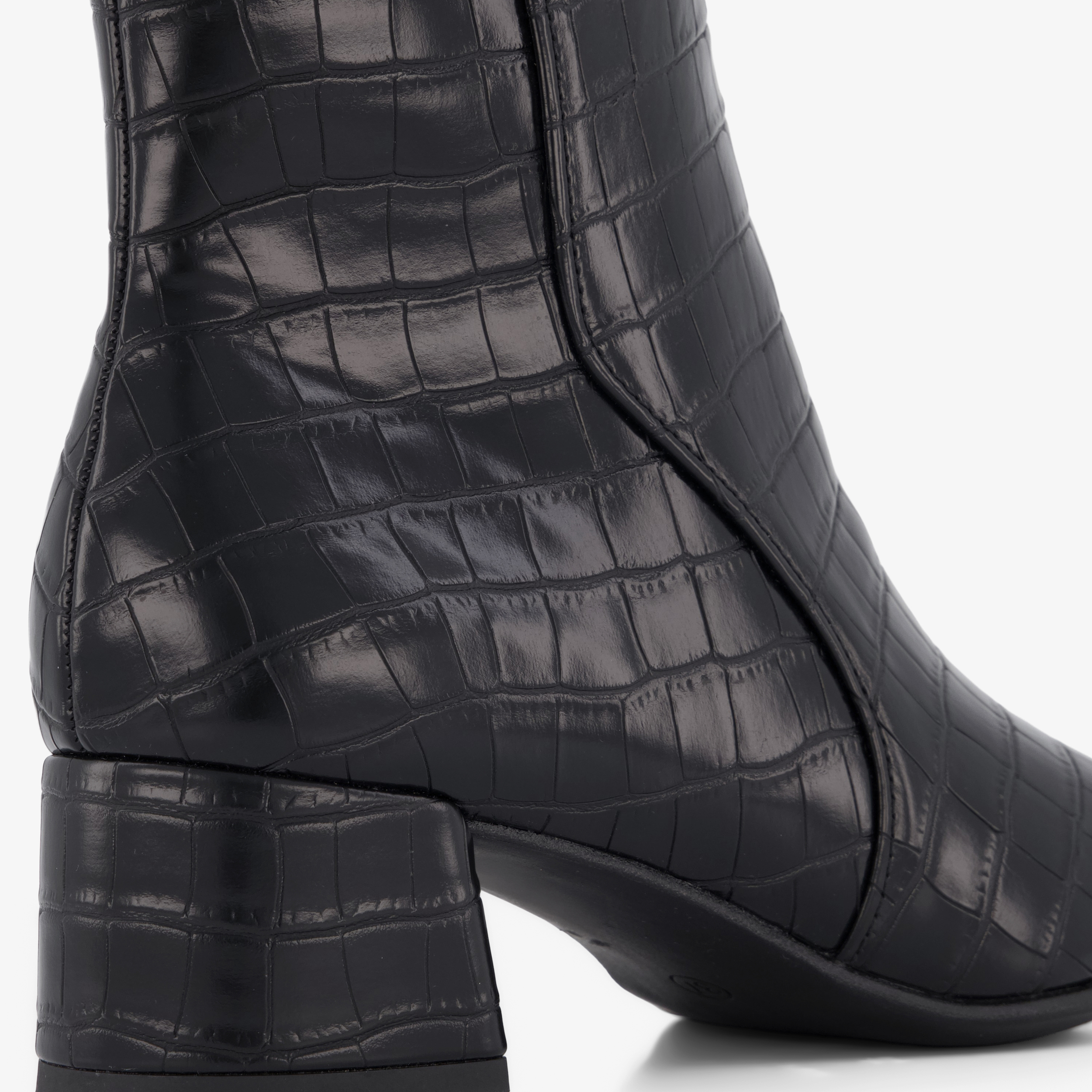 Marco Tozzi dames enkellaarsjes met crocoprint zwart – foto 5