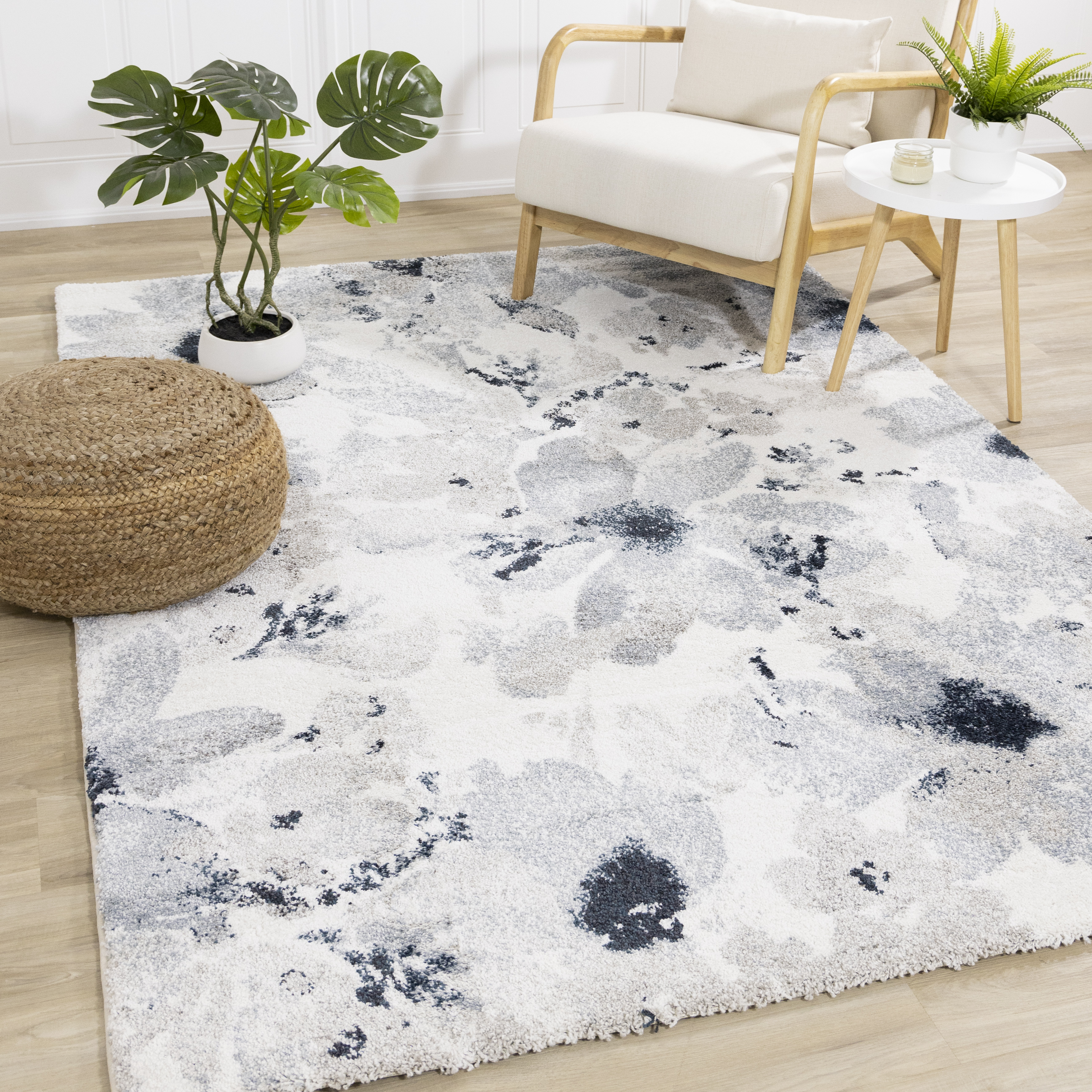 Sable Grey Cream Blue Floral 
Pattern Rug, 2'8" x 4'11"