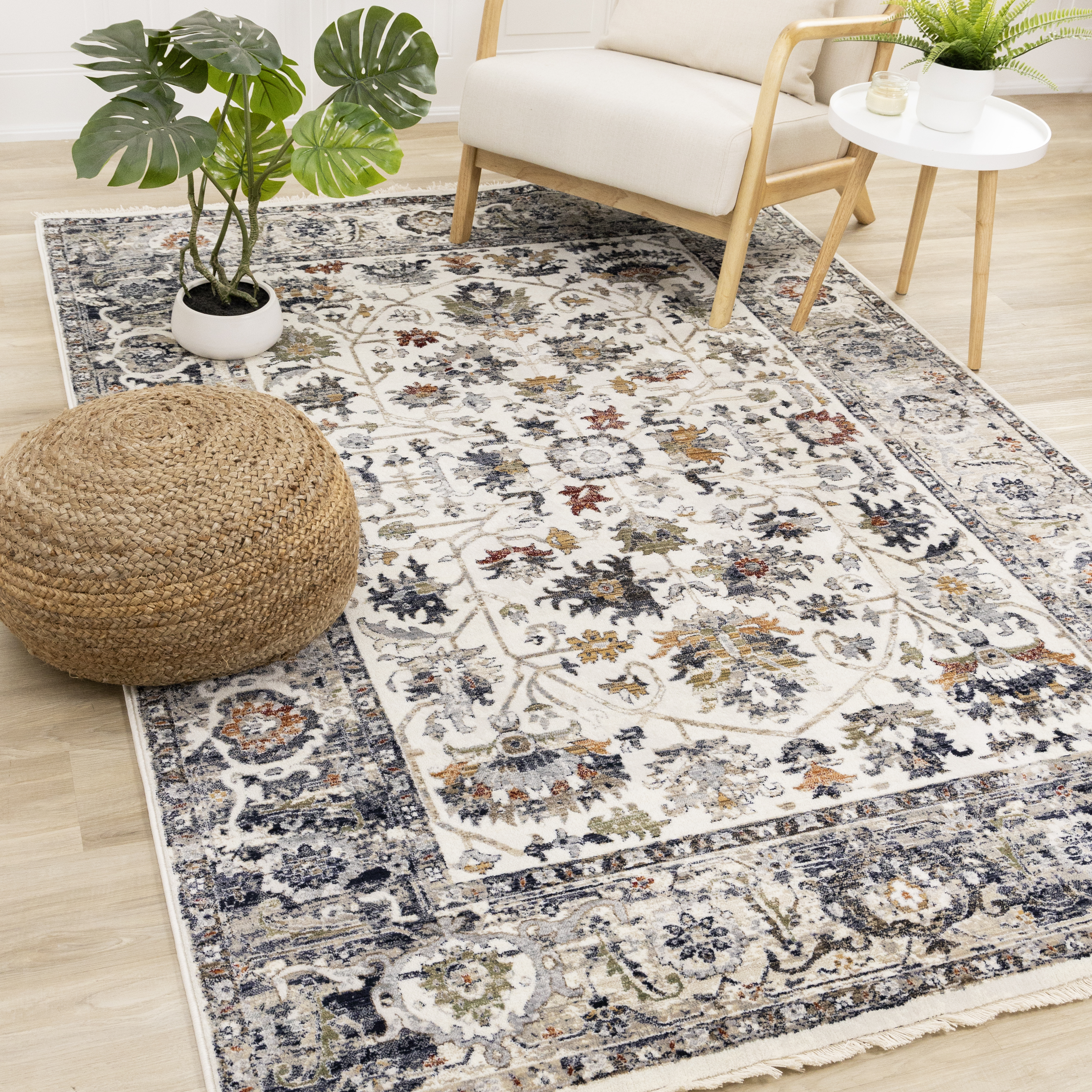 Serene Cream Blue Intricate Border Rug, 2'0" x 3'7"