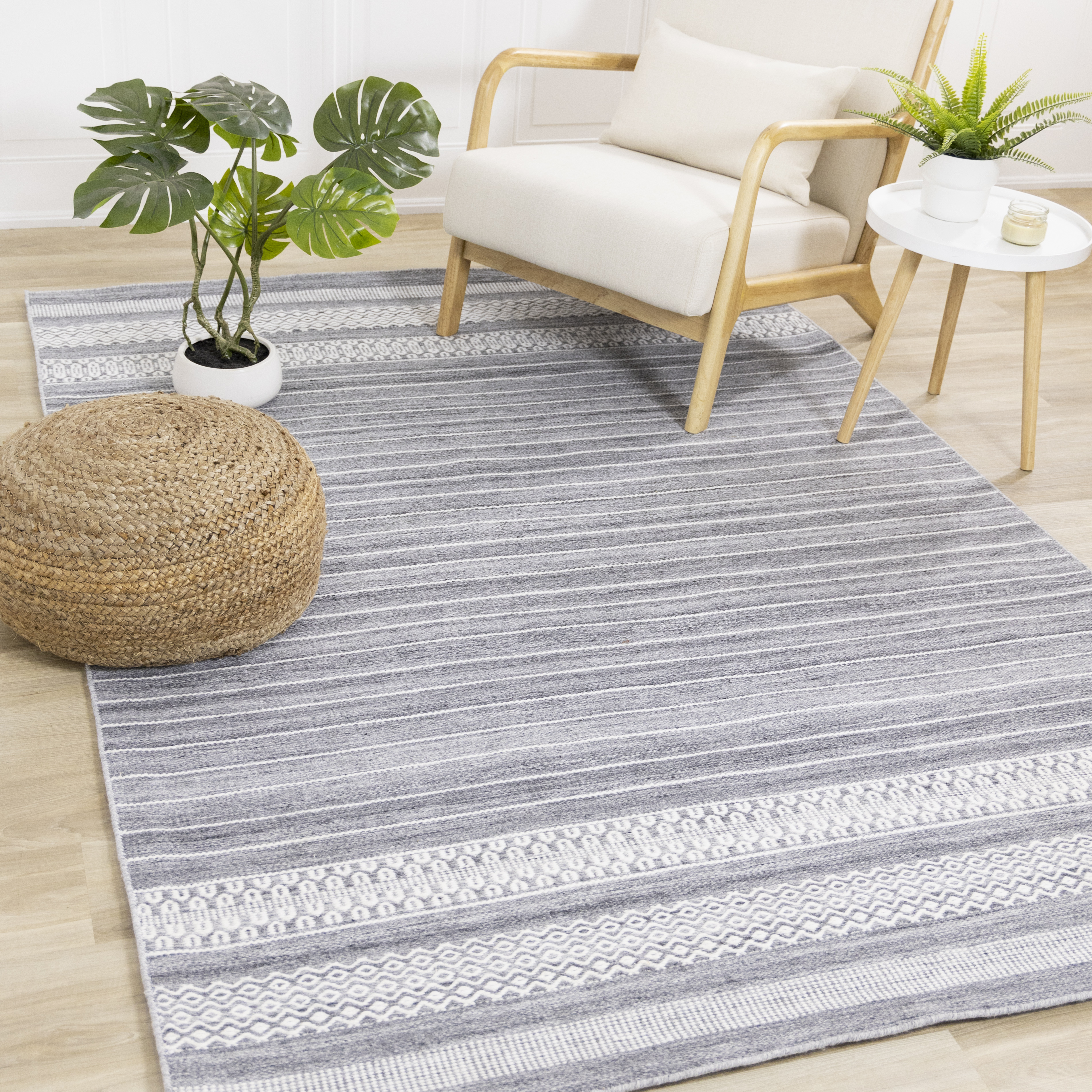 Aspen Striped 
Pattern Woven Rug, 5'3" x 7'7"