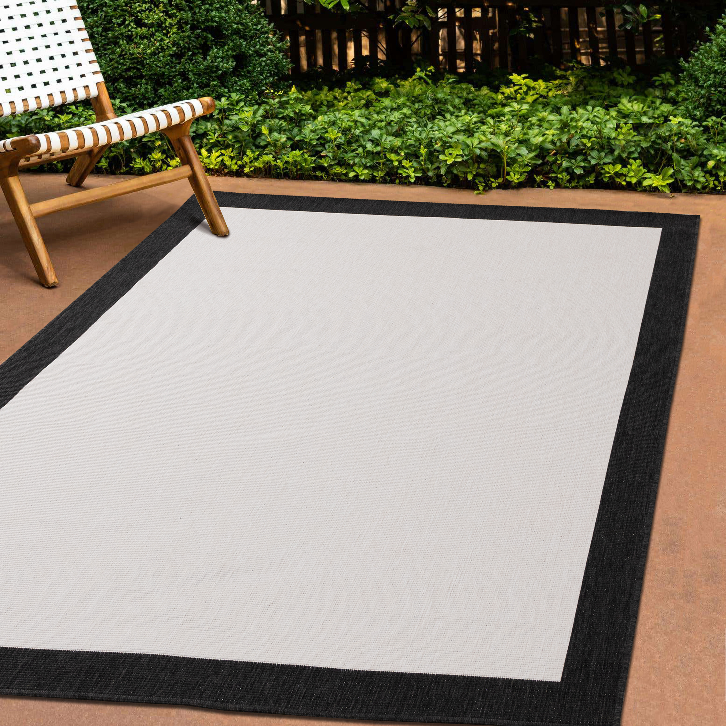Bristol Reversible Cream Black Border Rug, 5'3" x 7'7"
