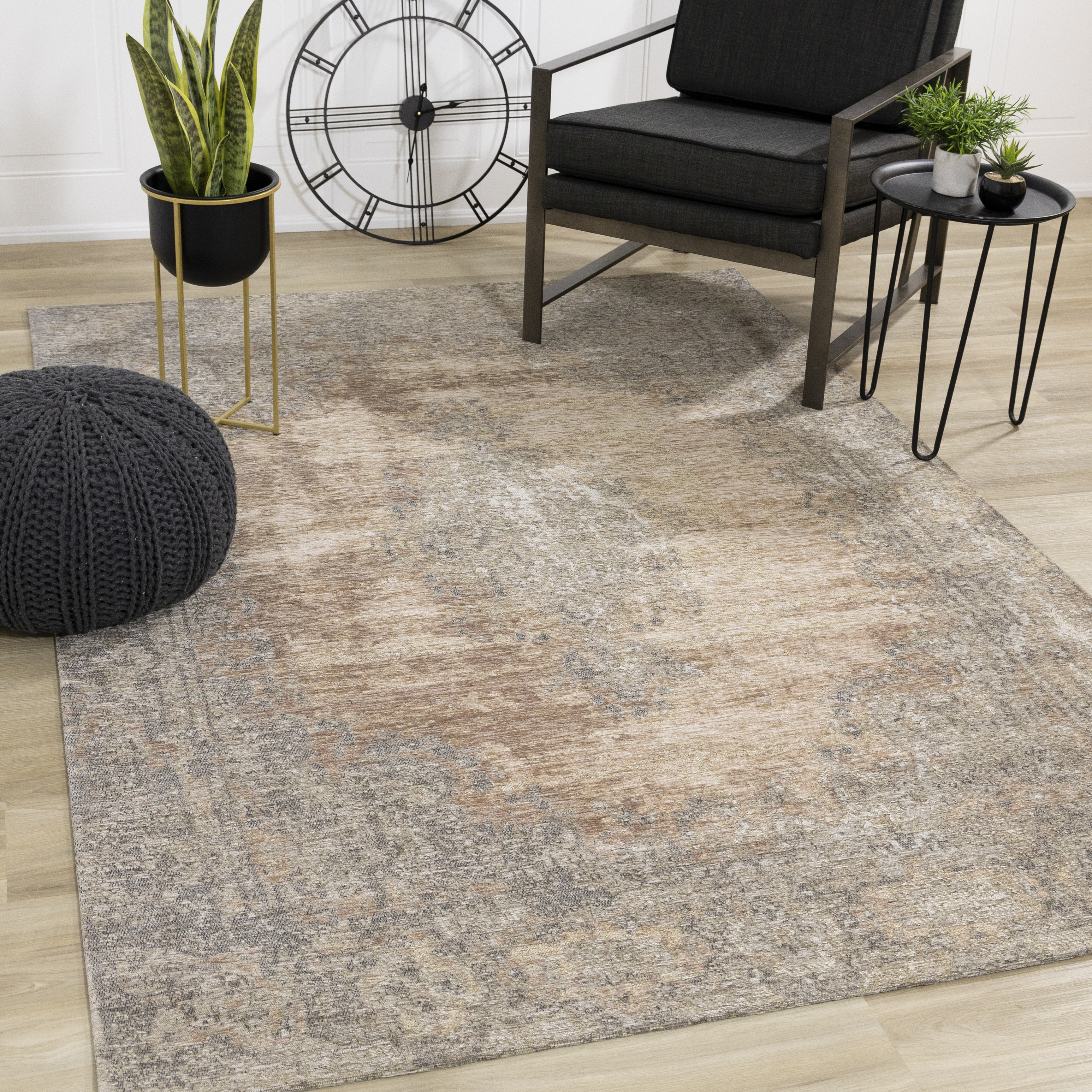 Cathedral Salmon Grey Traditional Border Rug, 2'0" x 3'7"