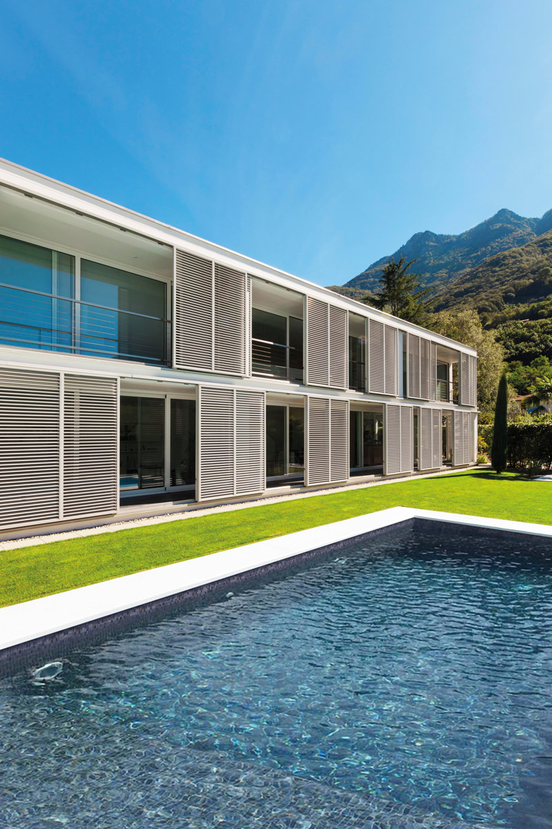 Vanguard Pool Arrecife Iridis Grey en aplicación arquitectónica