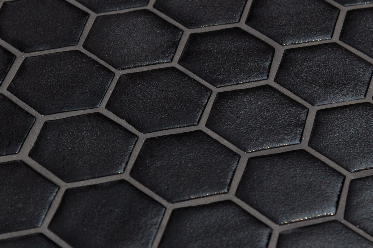 Hex Xl Stoneglass Black en aplicación arquitectónica