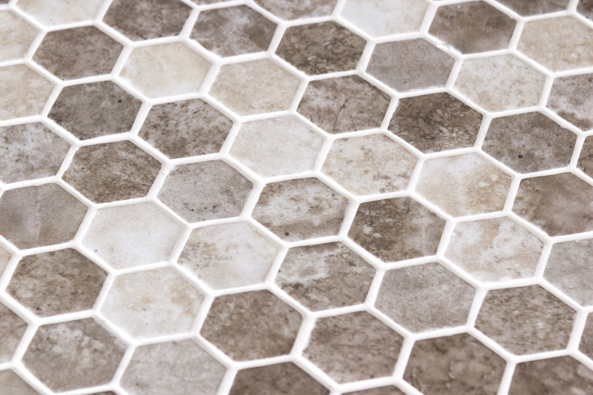 Hex Ecostones Ecru Nocce Mix M en aplicación arquitectónica
