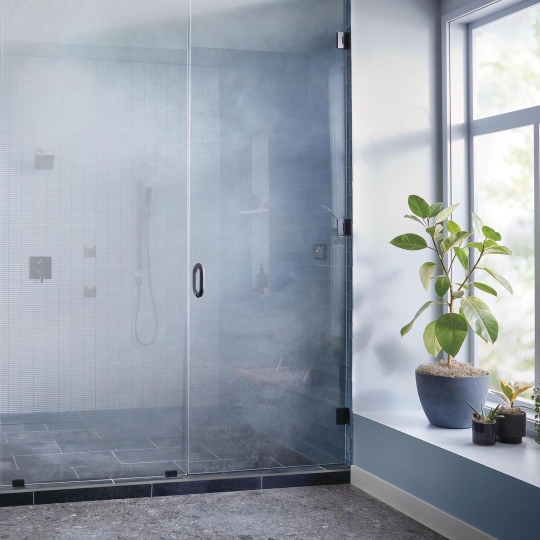 Sistema de vapor Delta® Steam Systems en ducha residencial — SteamScape™ y SimpleSteam™, disponible en Artexa México