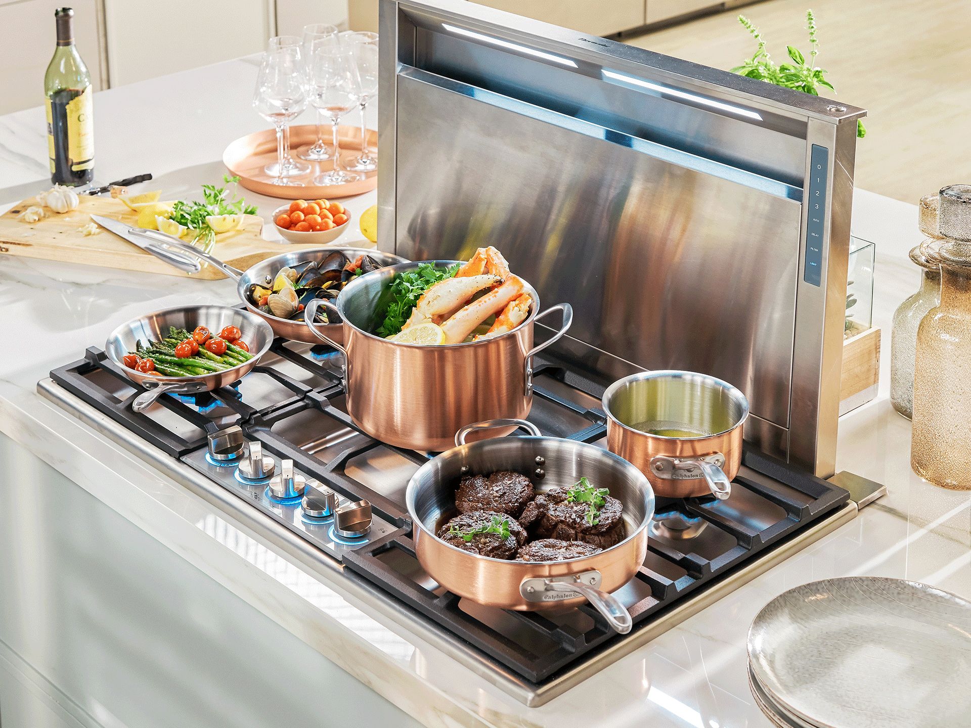 Parrilla de gas de empotrar Thermador con quemadores Star® instalada al ras de la cubierta, disponible a través de Artexa México