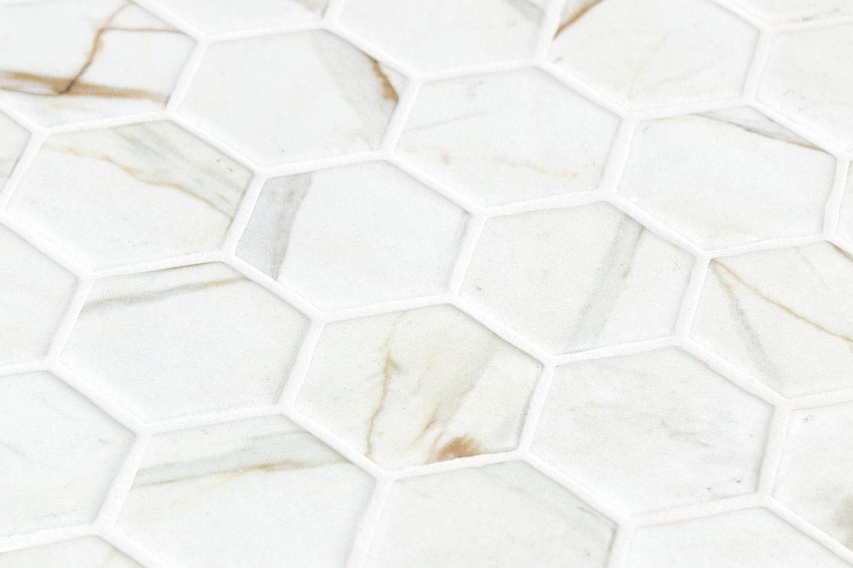 Hex Xl Ecostones Calacatta Gold Matte en aplicación arquitectónica