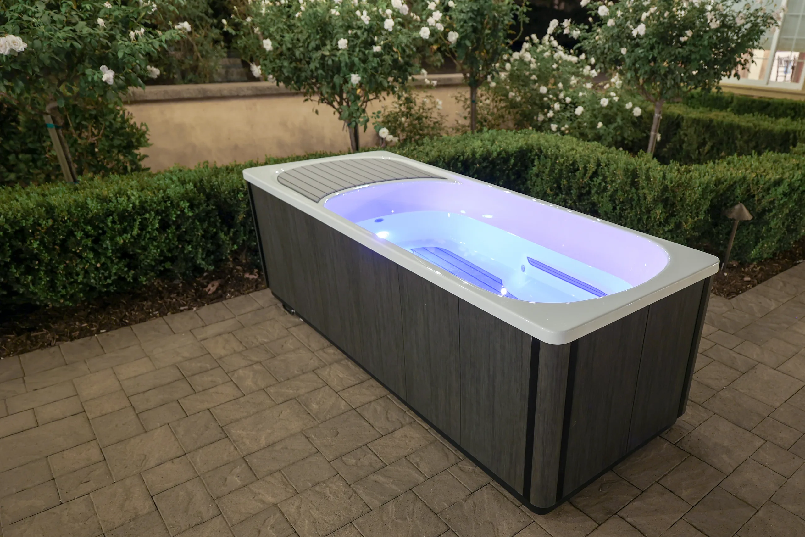 Jacuzzi Kodiak Cold Plunge — tina de inmersión en agua fría para recuperación activa