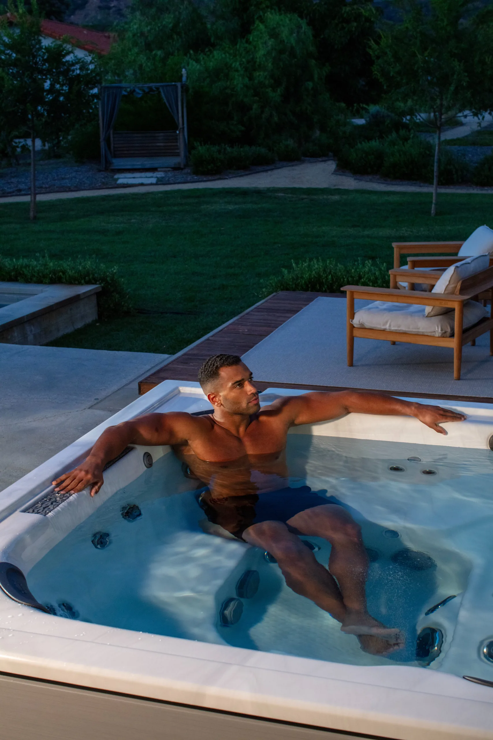 Jacuzzi Spa — tina de hidromasaje exterior con jets PowerPro en ambiente residencial