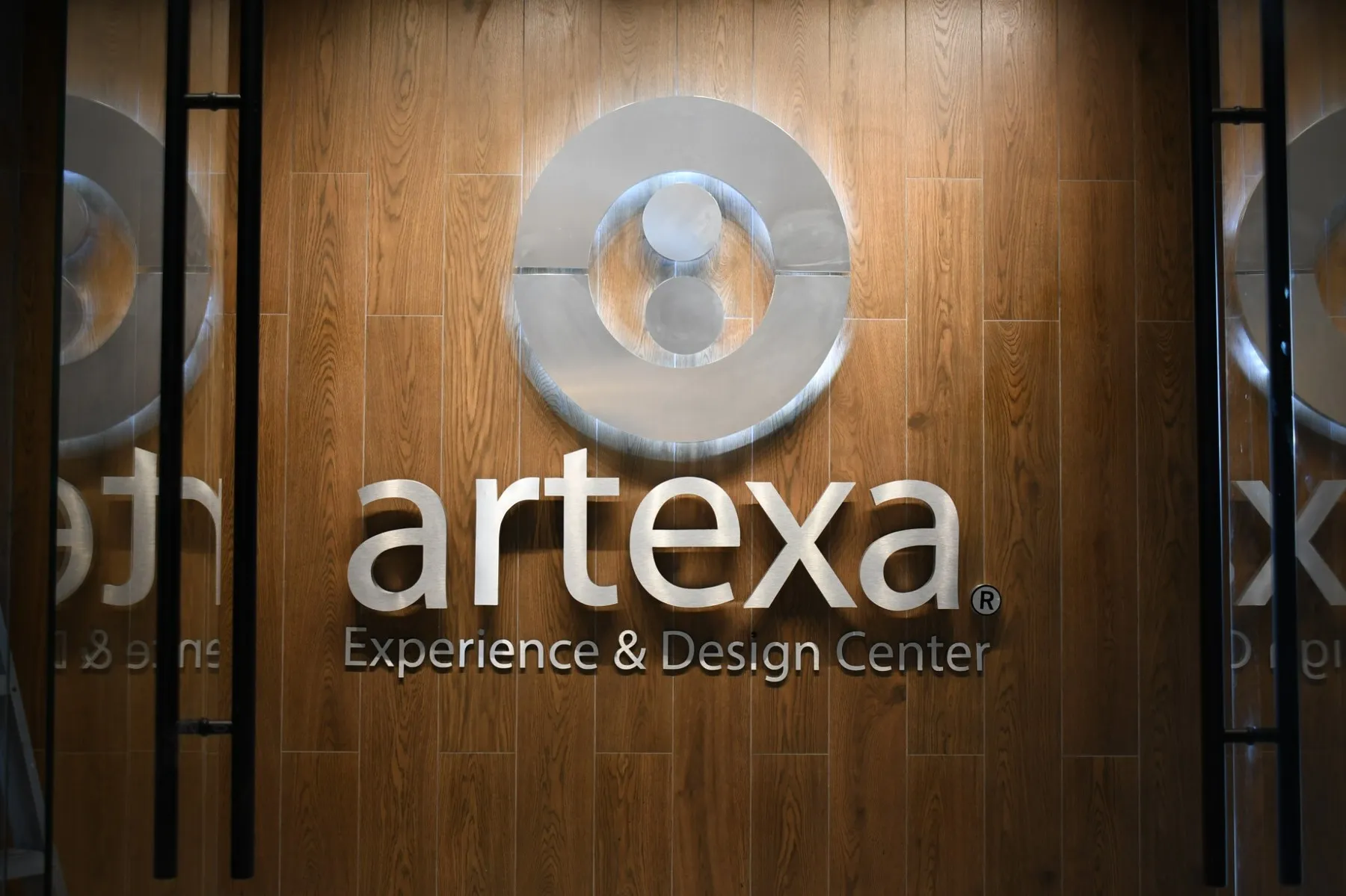 Experience & Design Center Artexa — espacio de especificación con muebles de exterior Dedon instalados