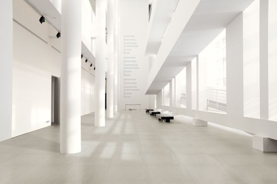 Sn Grigio Chairo en aplicación arquitectónica