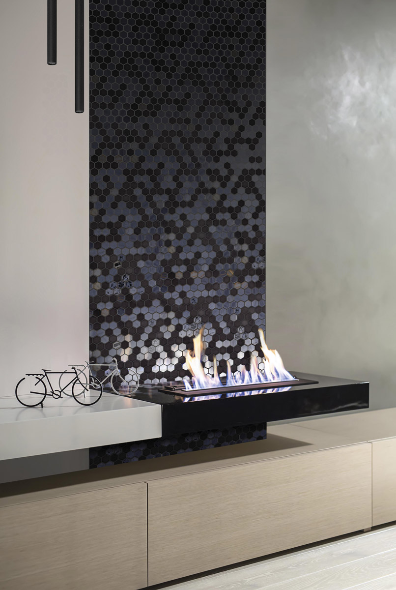Hex Stoneglass Blends Opalo Black M en aplicación arquitectónica