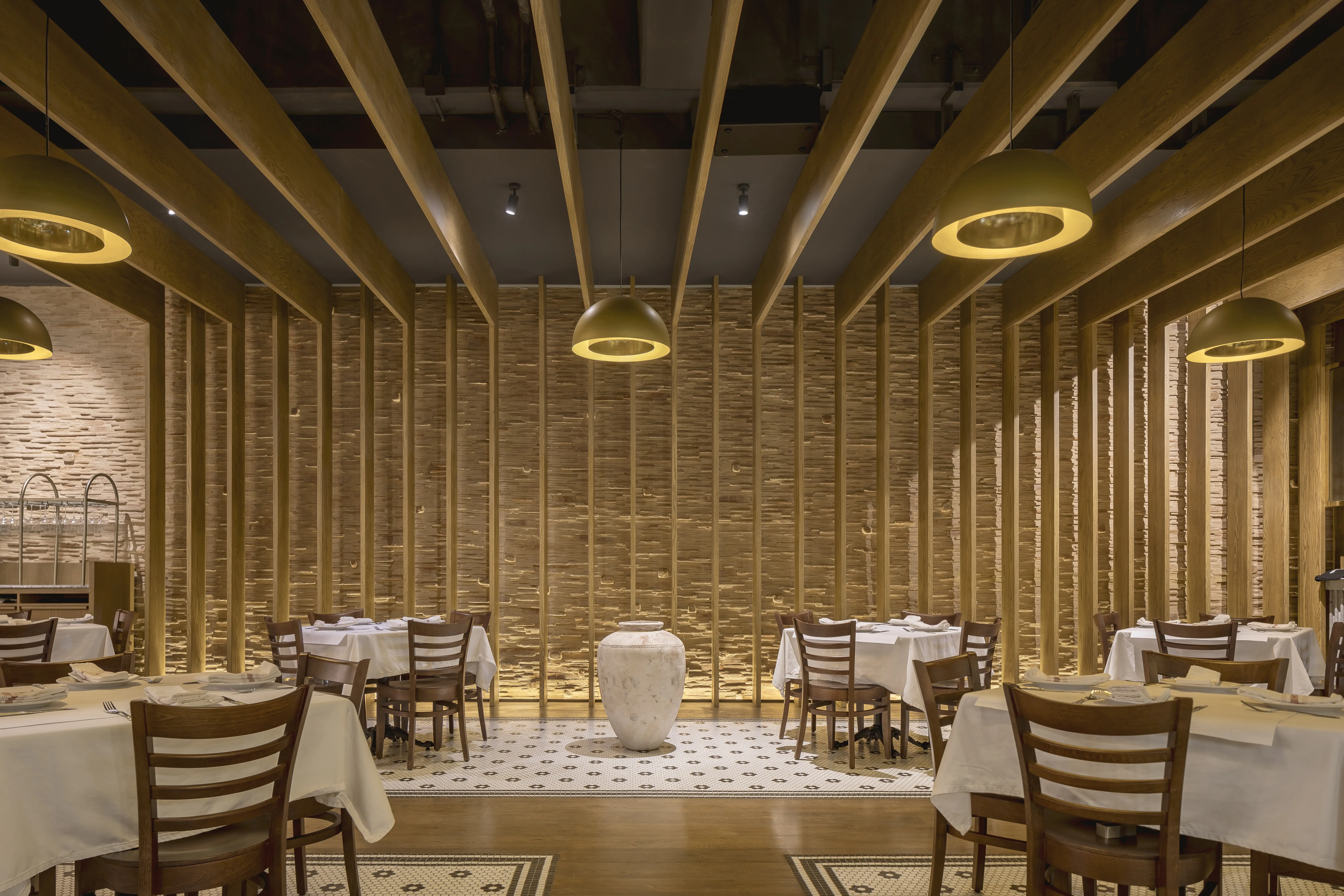 Piso de mosaico hexagonal Onix en el restaurante L'Osteria, León, Guanajuato