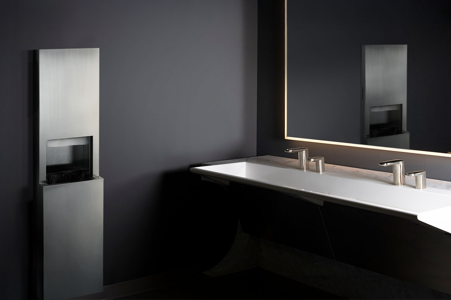 Bobrick Fino — sistema coordinado de accesorios para baños comerciales y hoteleros en acero satinado y negro mate