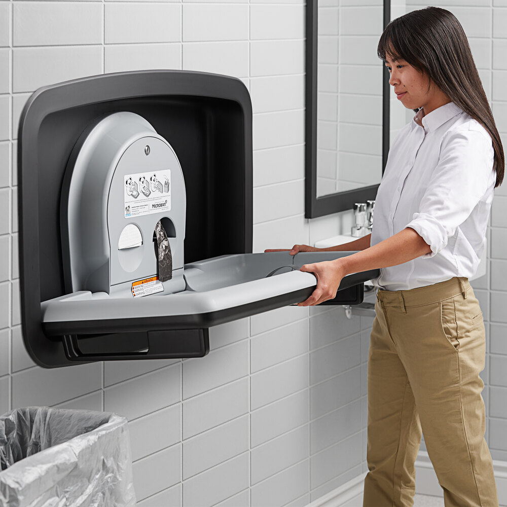 Cambiador de bebé Koala Kare KB310-SSRE-MBLK en negro mate — horizontal empotrado en acero inoxidable para baños comerciales contemporáneos