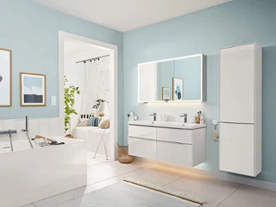 Mueble de baño Villeroy & Boch Subway 3.0 en baño en tonos azul claro — portafolio de colecciones disponible en Artexa México