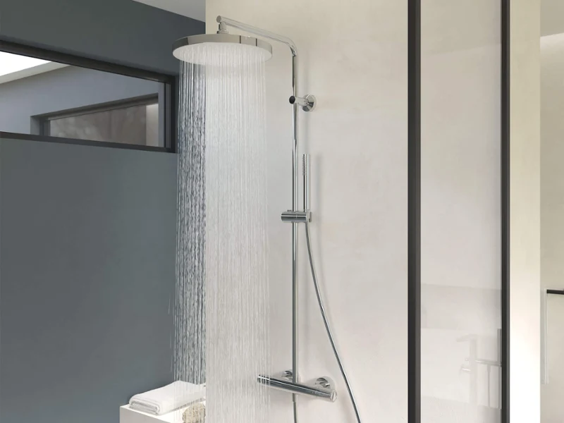 Sistema de regadera Villeroy & Boch en cromo con regadera de techo tipo lluvia