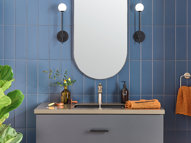 Grifería Peerless en ambiente de baño residencial contemporáneo — diseño accesible disponible a través de Artexa, distribuidor oficial de Peerless en México
