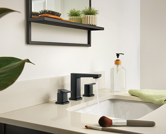 Grifería de lavabo Peerless con cartucho de disco cerámico en ambiente de baño residencial — disponible a través de Artexa en México