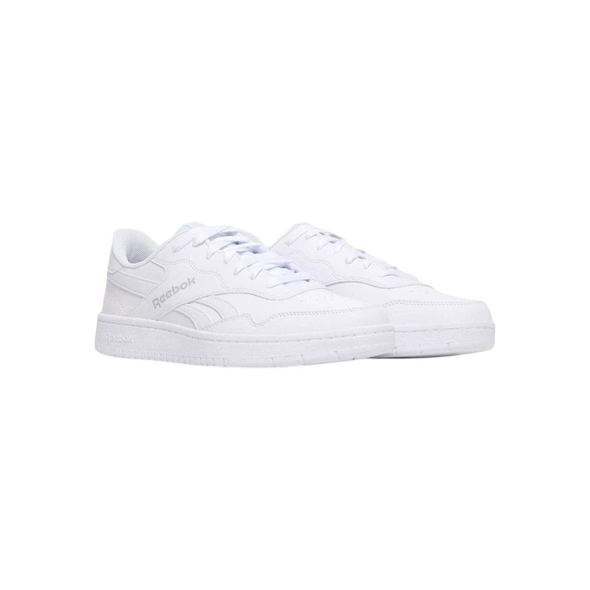 Los tenis Reebok BB1000 combinan un estilo clásico de baloncesto con un diseño funcional para el día a día.