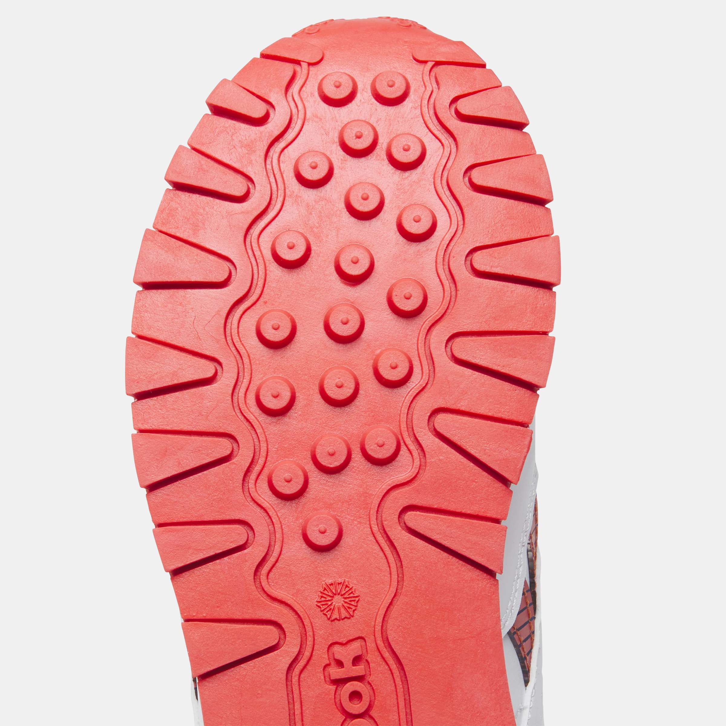 Los tenis Reebok para niños pequeños cuentan con colores y detalles divertidos, y tienen clips en el talón que se iluminan con cada paso. image number 6