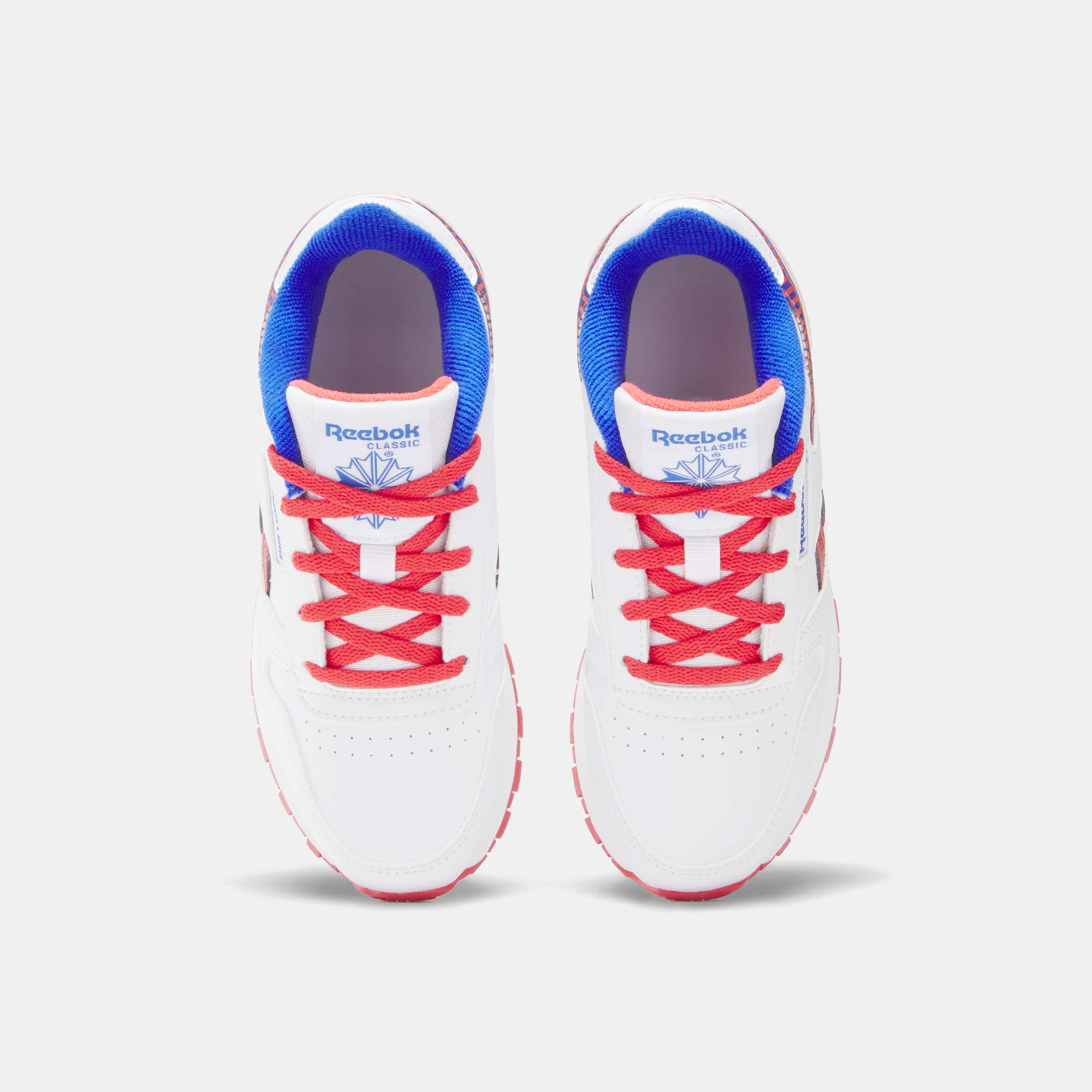 Los tenis Reebok para niños pequeños cuentan con colores y detalles divertidos, y tienen clips en el talón que se iluminan con cada paso. image number 3
