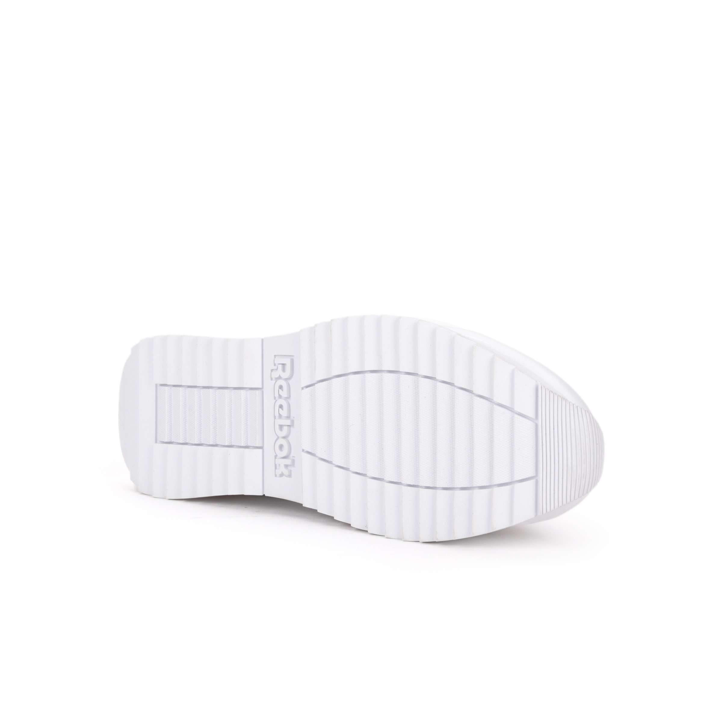 Con características clásicas de unos Reebok, pero destacándose por su suela ondulada y el clip TPU en el talón que les otorga un diseño único. image number 4