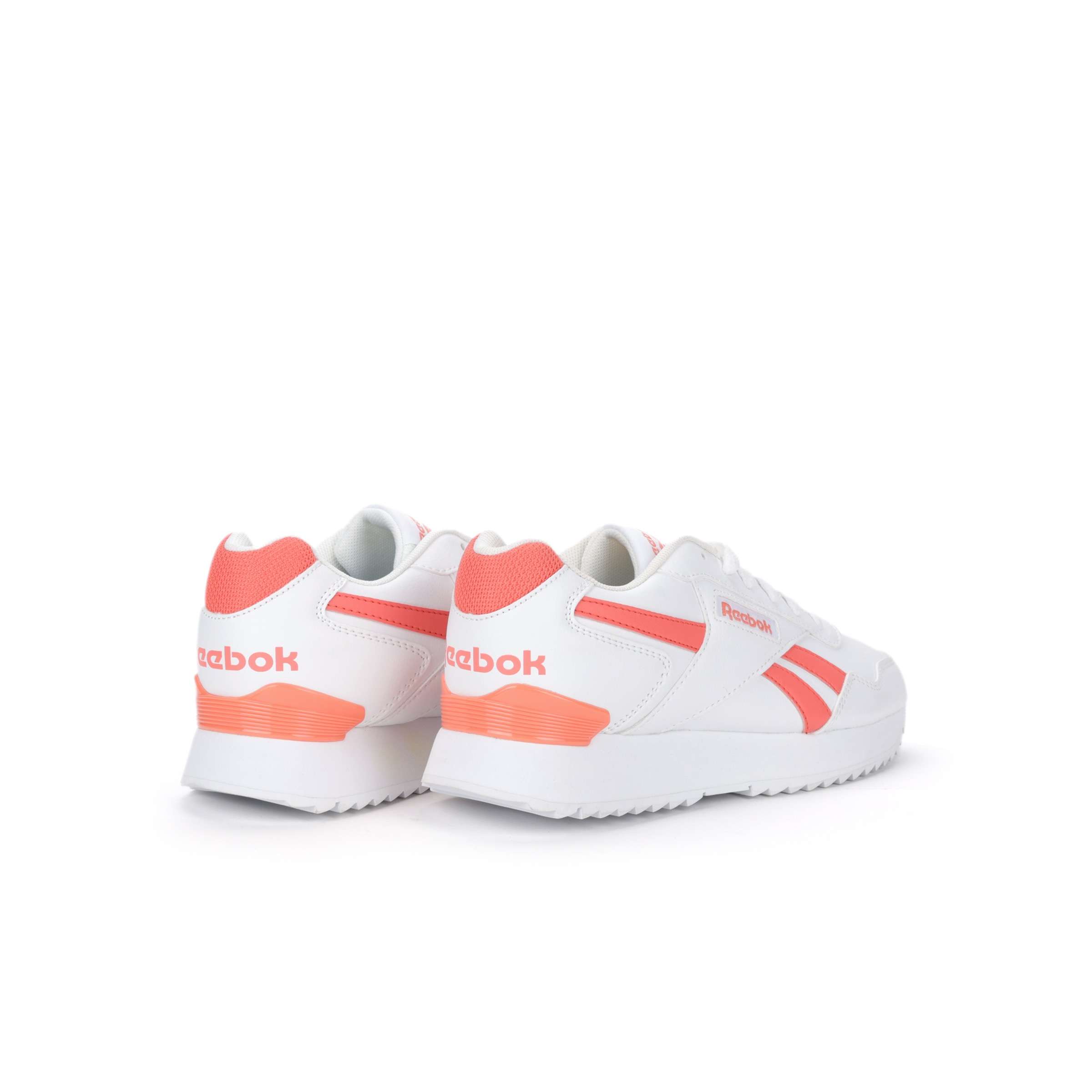 Con características clásicas de unos Reebok, pero destacándose por su suela ondulada y el clip TPU en el talón que les otorga un diseño único. image number 3