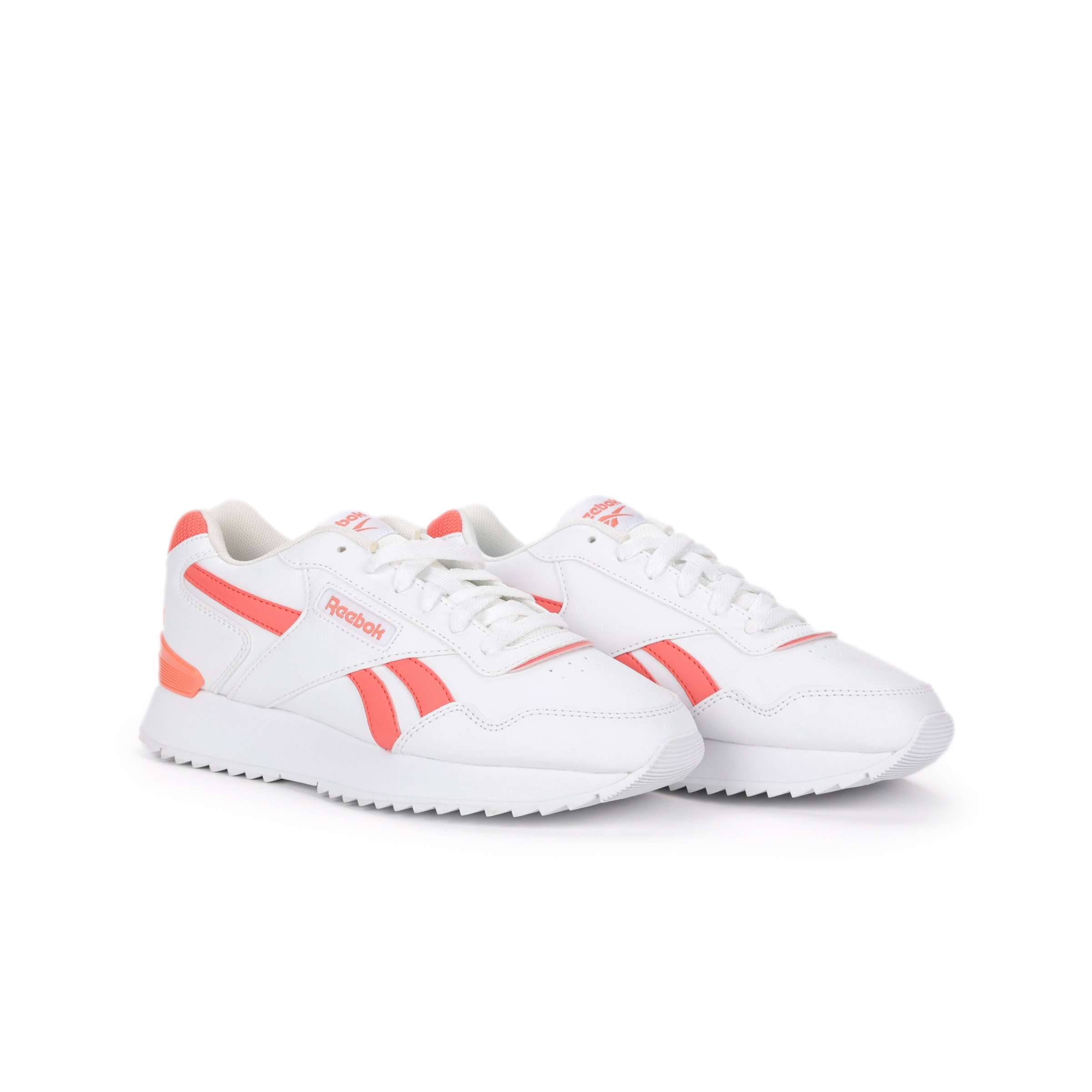 Con características clásicas de unos Reebok, pero destacándose por su suela ondulada y el clip TPU en el talón que les otorga un diseño único. image number 2