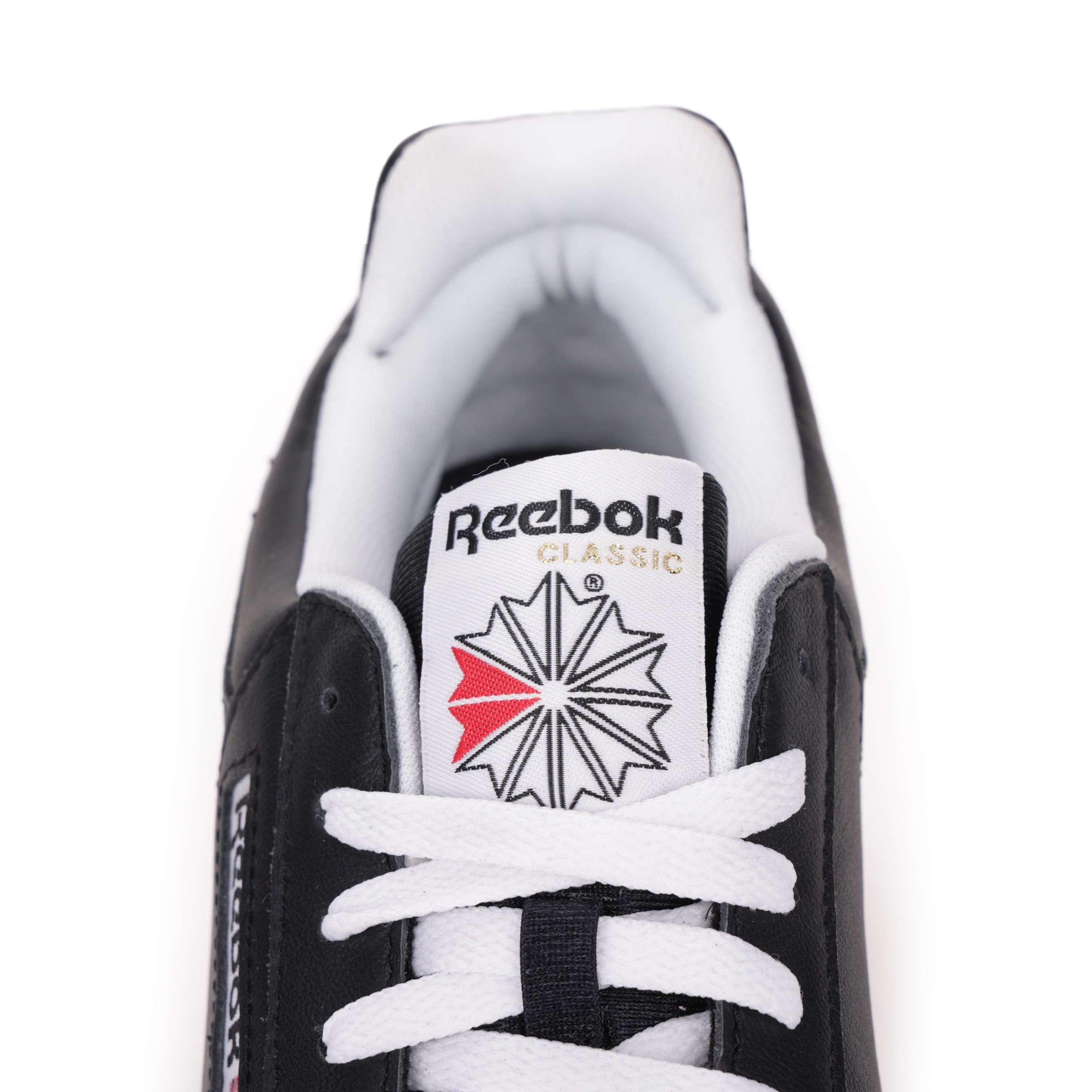 Luce una silueta atrevida, agrega una dosis extra de los años 90. Los colores originales los hacen Reebok. image number 6