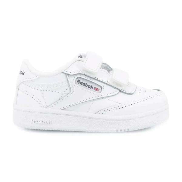 Únete al club: esta versión miniatura de los Club C originales homenajea al clásico modelo de tenis con un diseño elegante. image number 0
