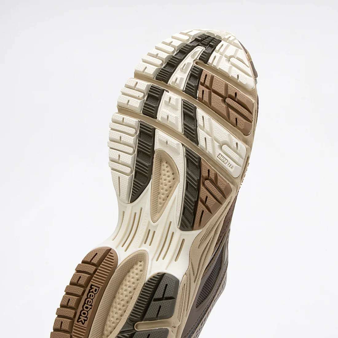 Los tenis Premier Trinity KFS incorporan un sistema de ajuste cinético que proporciona soporte y flexibilidad. image number 6