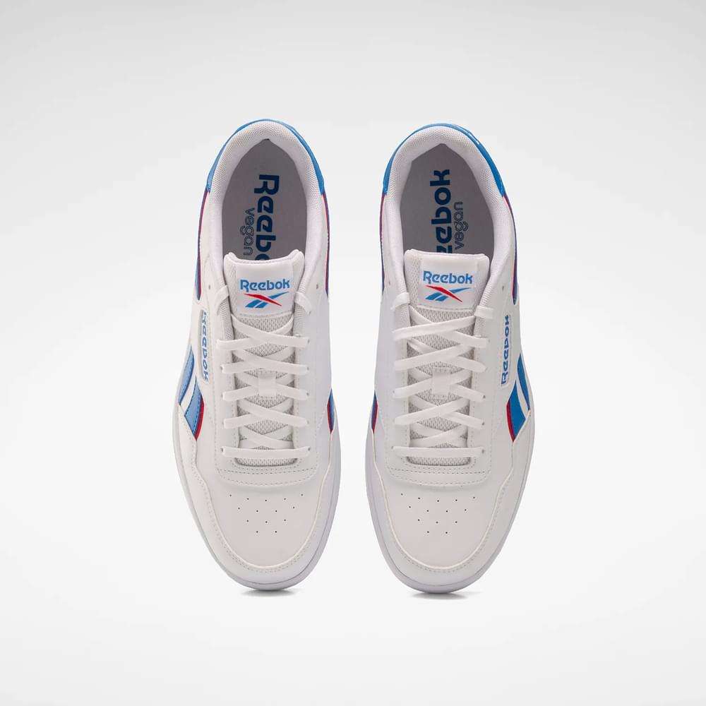 El estilo Reebok que te encanta en una silueta clásica de tenis vintage que se puede usar de manera elegante o informal. image number 3