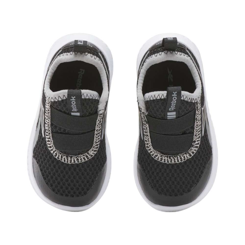 Tenis Reebok para bebés, cómodos y fáciles de usar gracias a su diseño sin cordones y una entresuela de EVA que proporciona amortiguación ligera. image number 4