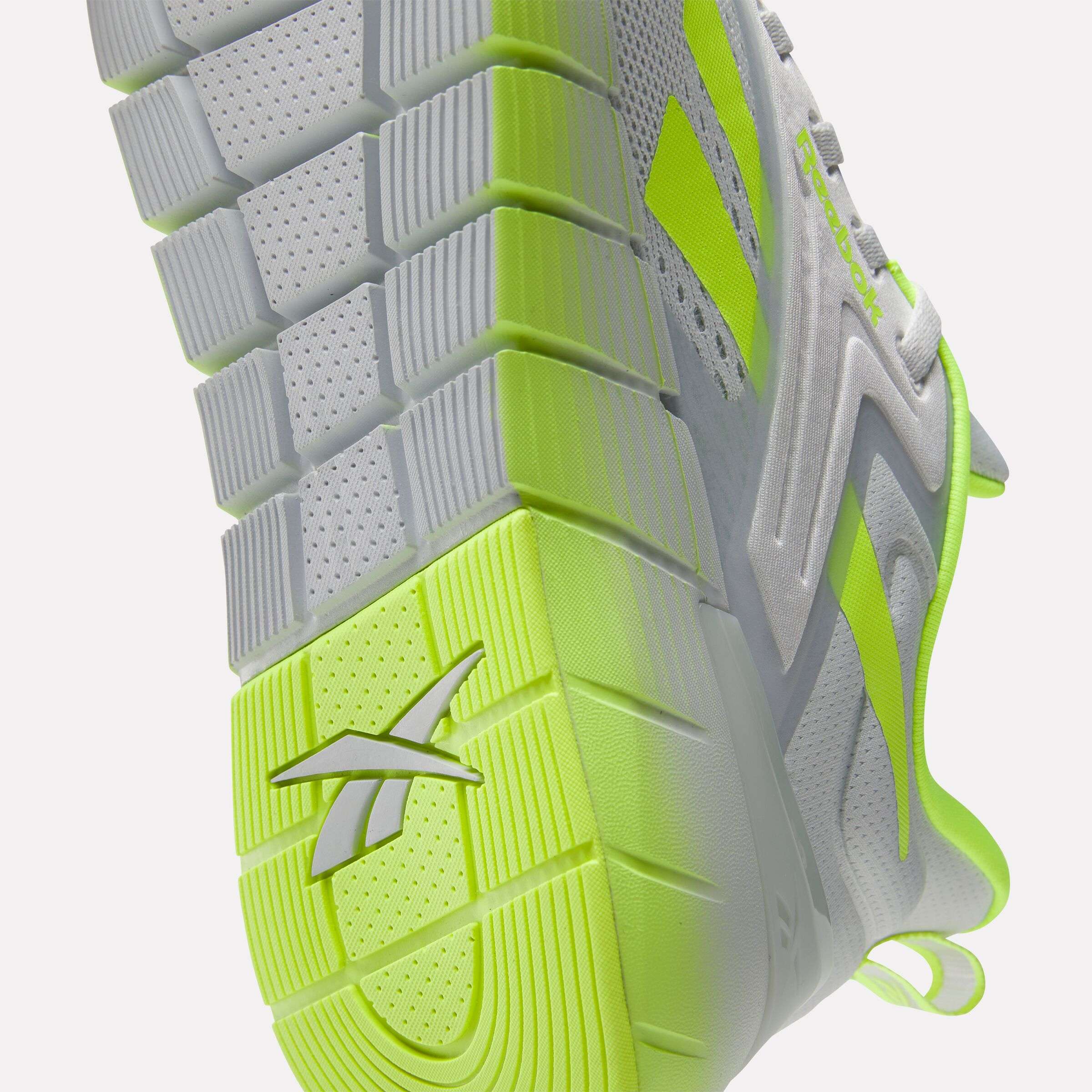 Combina la apariencia de un calzado para correr con características de entrenamiento, ofreciendo flexibilidad para diferentes ejercicios. image number 3