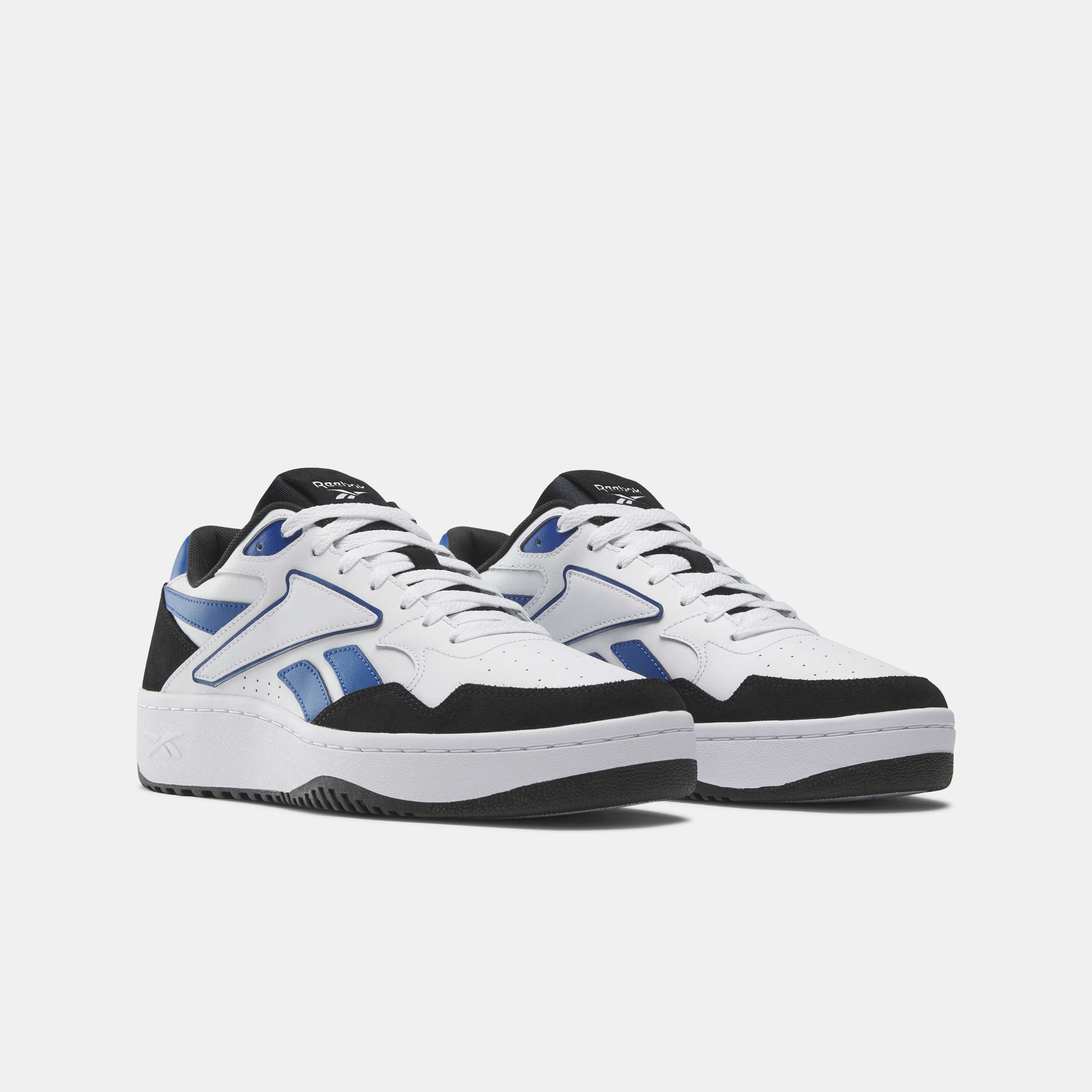 Inspirados en el legado de Reebok de los años 90, reinventan un estilo clásico de baloncesto con una parte superior de cuero suave.