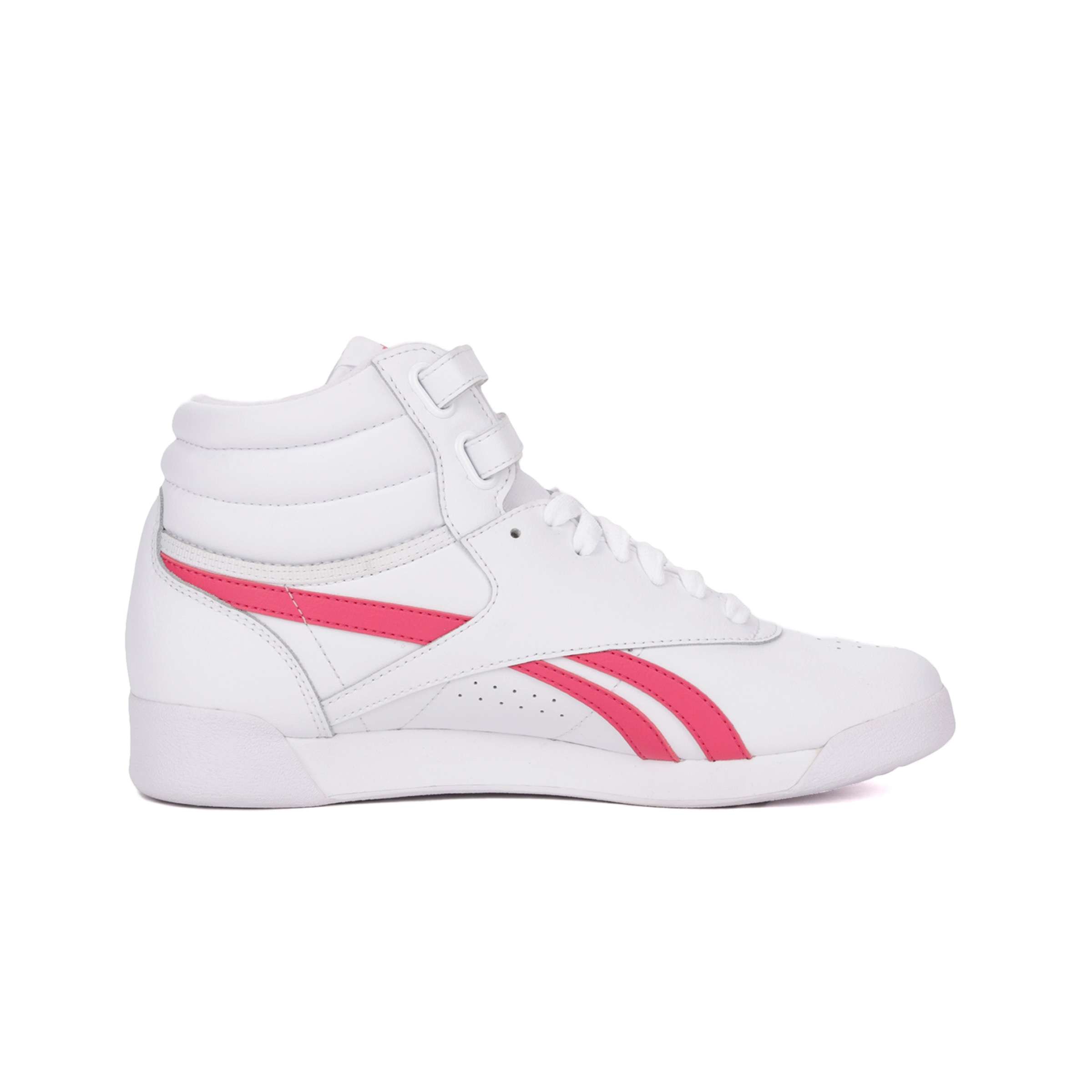 A la última, en tendencia y de moda: descubre nuestra popular silueta Freestyle Hi en colores atemporales.