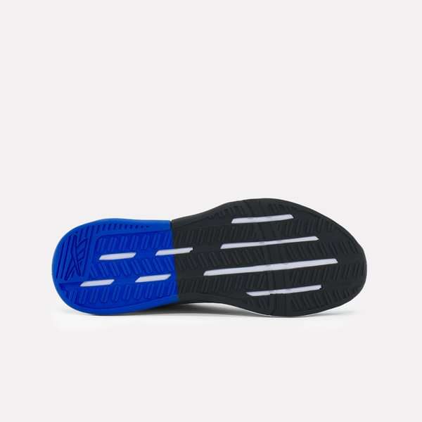 Ideales para entrenar y para el uso diario, con una parte superior de malla transpirable, superposiciones ligeras y un clip en el talón. image number 4
