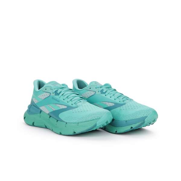 Tenis Floatzig Symmetros Los tenis Floatzig Symmetros Reebok con espuma Floatride Energy Foam que proporciona ligereza y retorno de energía.