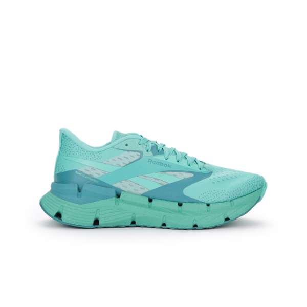 Tenis Floatzig Symmetros Los tenis Floatzig Symmetros Reebok con espuma Floatride Energy Foam que proporciona ligereza y retorno de energía.