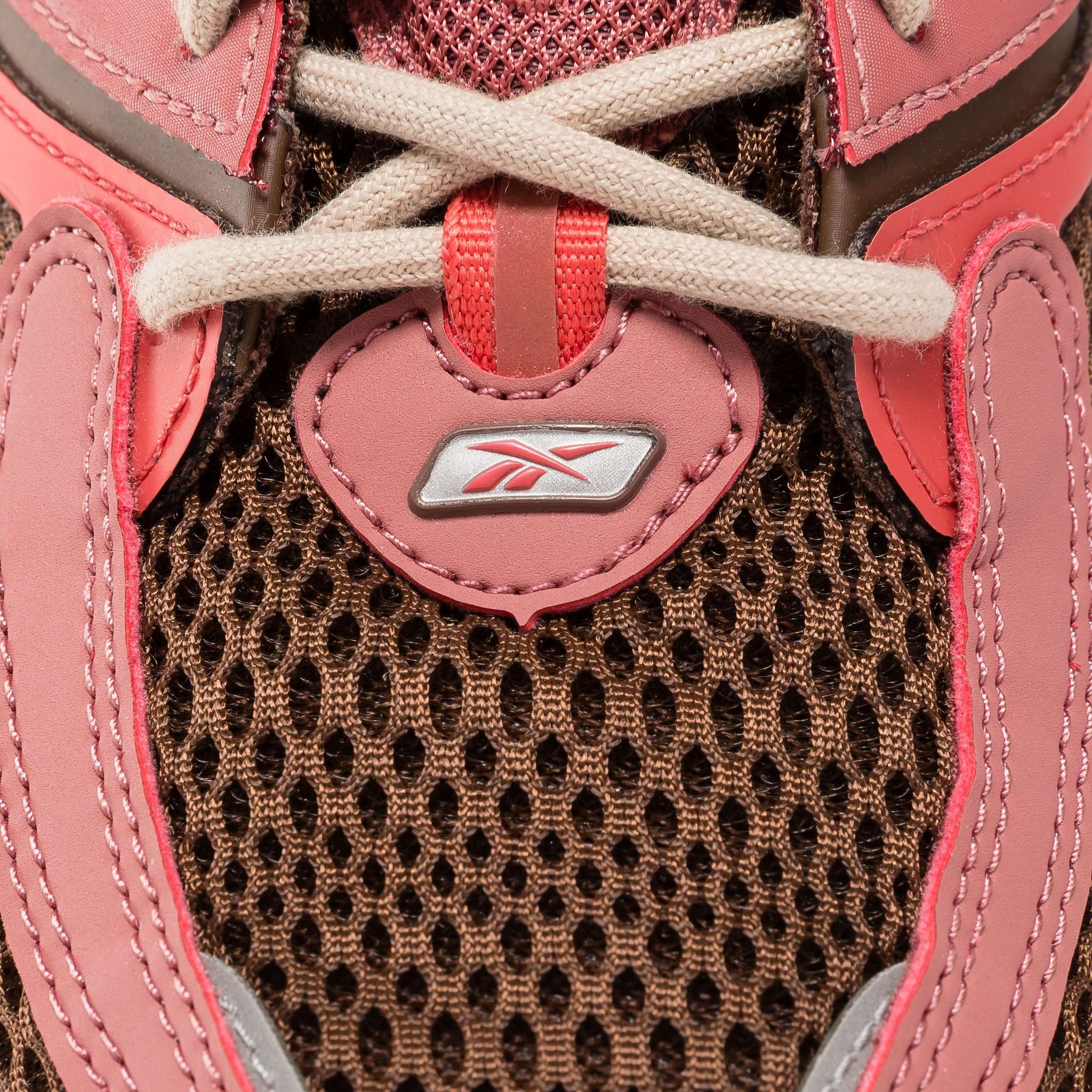Los tenis Premier Trinity KFS incorporan un sistema de ajuste cinético que proporciona soporte y flexibilidad. image number 6