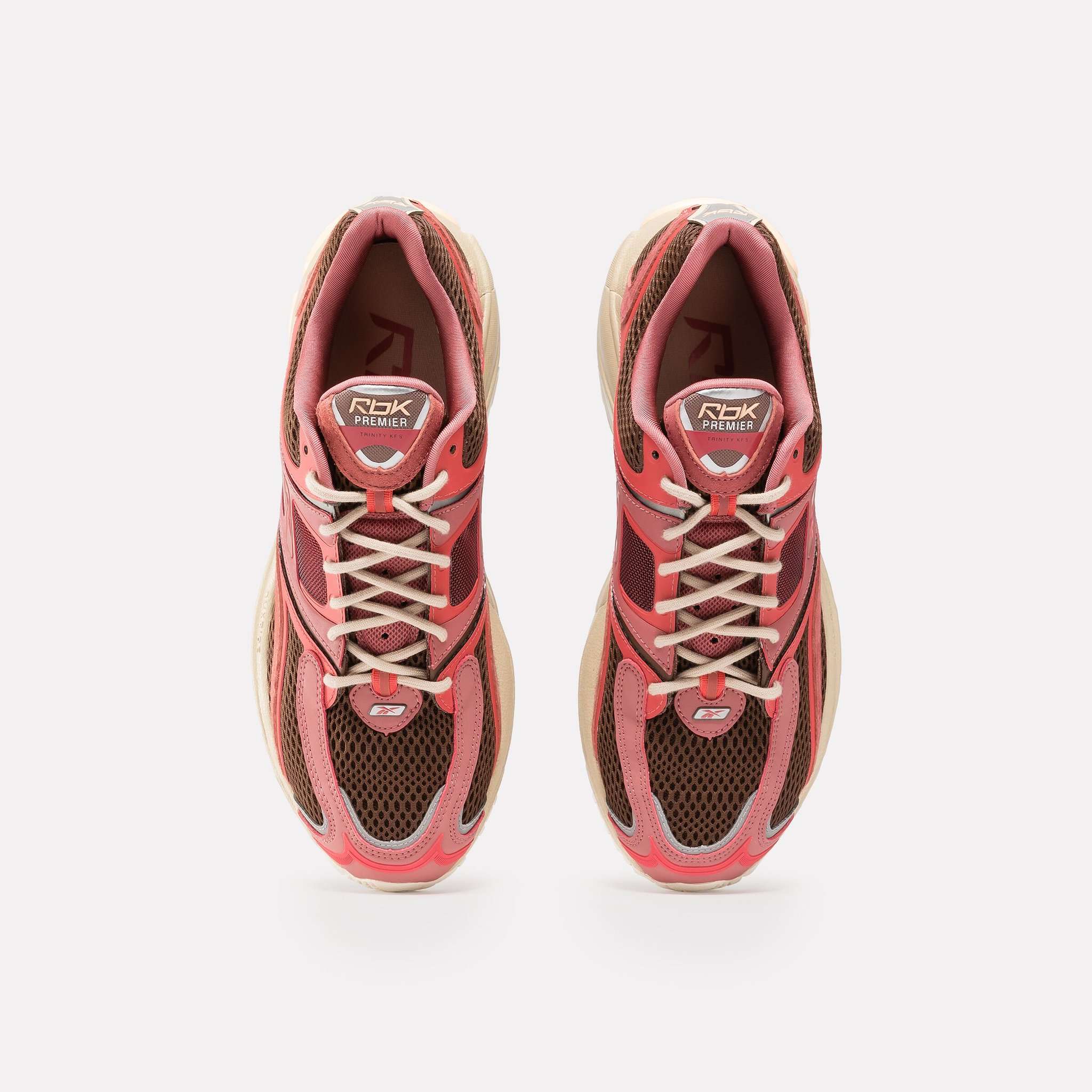 Los tenis Premier Trinity KFS incorporan un sistema de ajuste cinético que proporciona soporte y flexibilidad. image number 4
