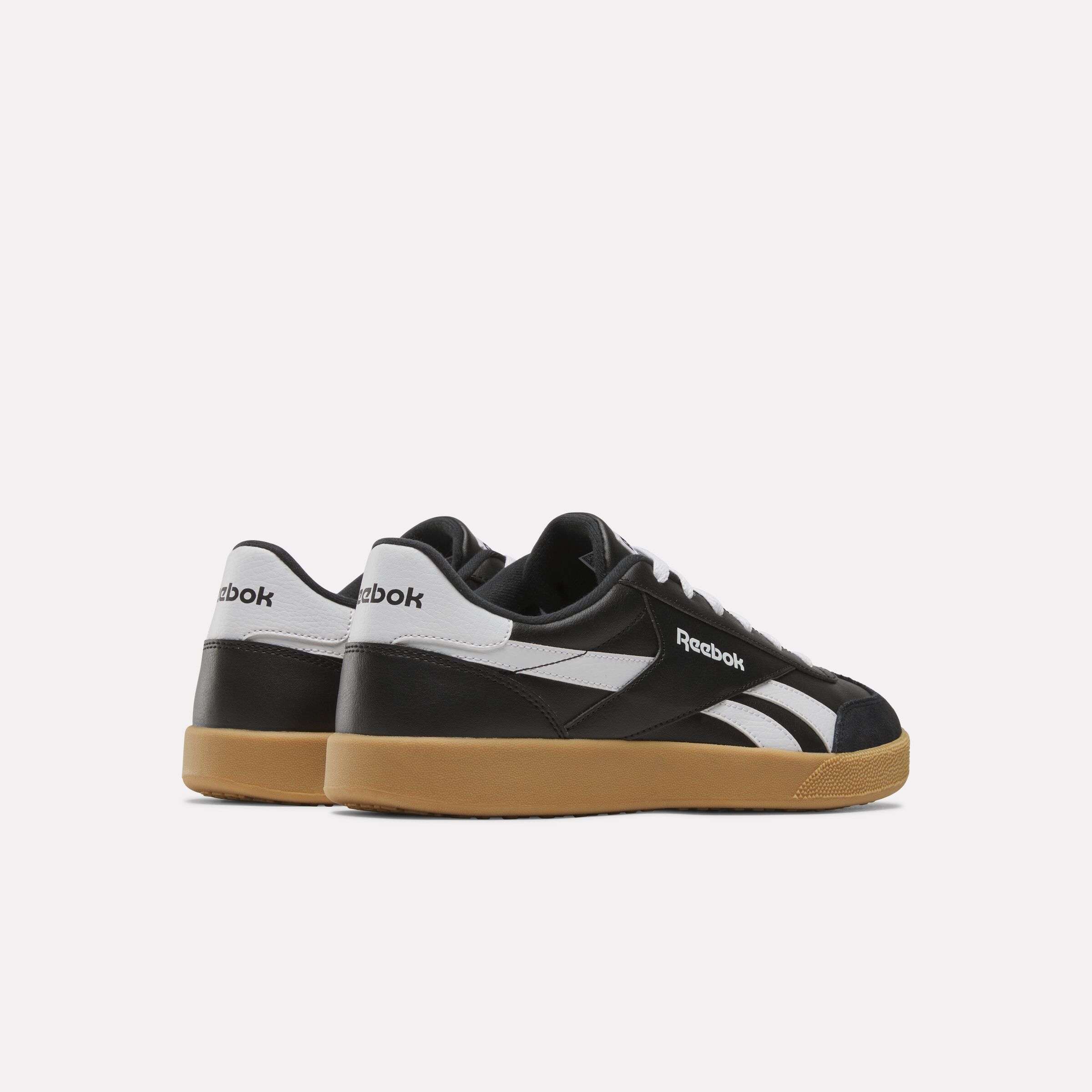 Una solueta icónica, nítida, limpia y totalmente Reebok. Átate estos tenis y combínalos con casi cualquier cosa. image number 1