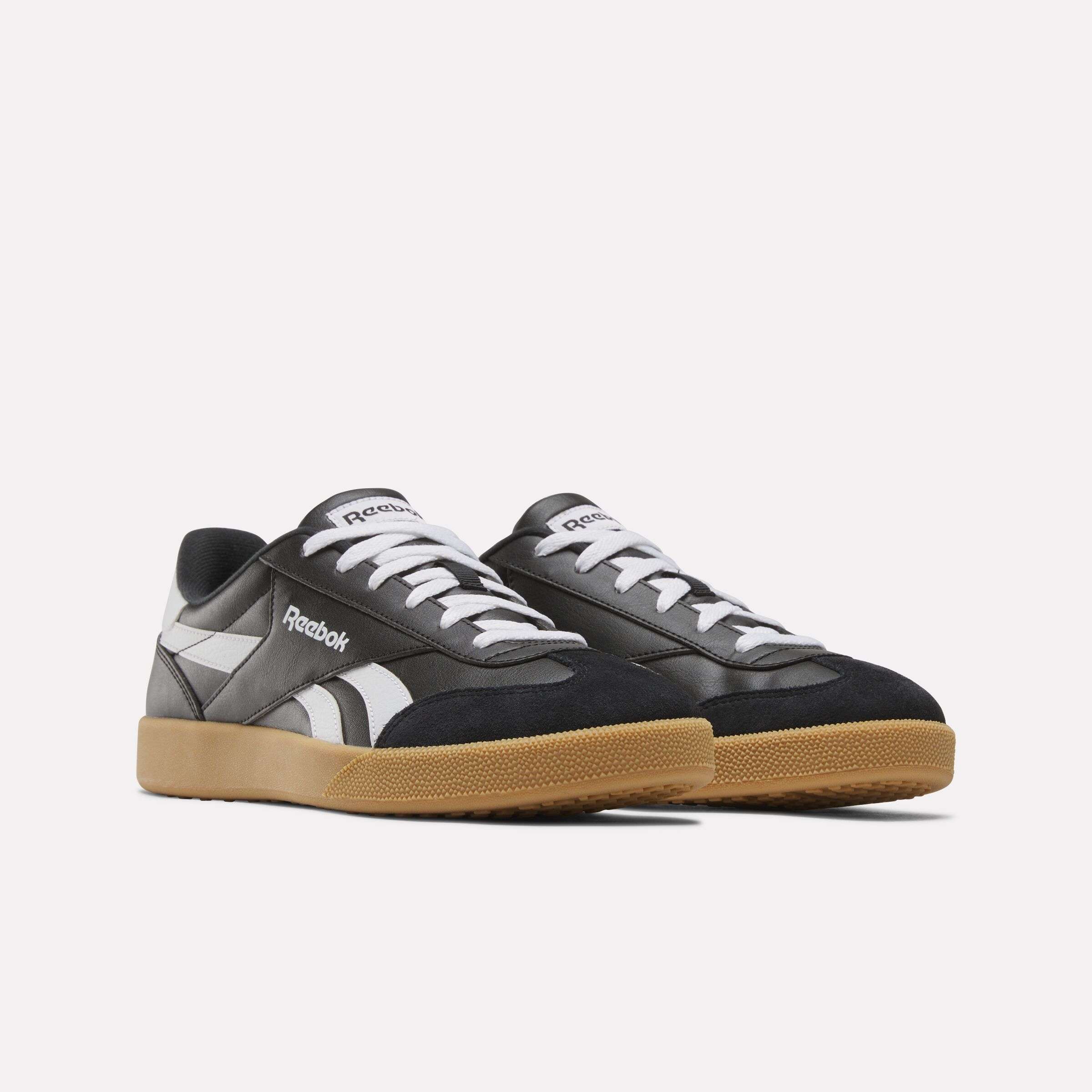 Una solueta icónica, nítida, limpia y totalmente Reebok. Átate estos tenis y combínalos con casi cualquier cosa. image number 2