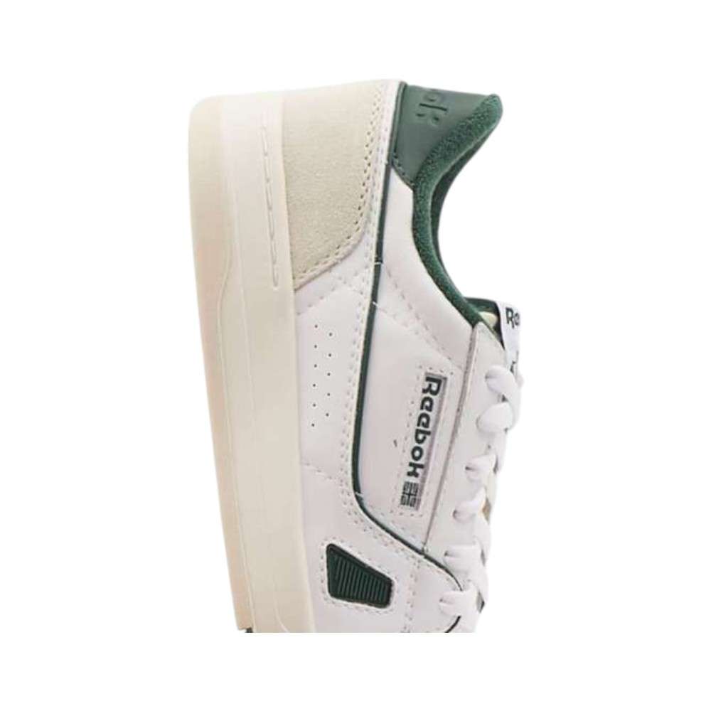 Los tenis LT Court reflejan el legado deportivo de Reebok sacada de los archivos de los años 90 y el Y2K, inspirado en las camisetas de competencia. image number 5