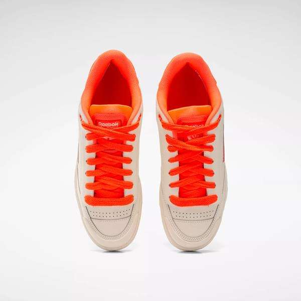 Comienza tu propio resurgimiento retro con estos tenis Reebok, lo chunky nunca tuvo tanta onda. Hazlos tuyos. image number 3