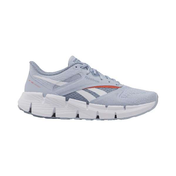 No te conformes con tenis aburridos; elige los tenis con la icónica entresuela Reebok Zig ofrecen un diseño robusto que realzará tu estilo.