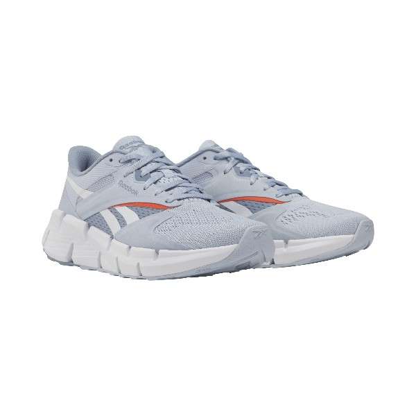 No te conformes con tenis aburridos; elige los tenis con la icónica entresuela Reebok Zig ofrecen un diseño robusto que realzará tu estilo.