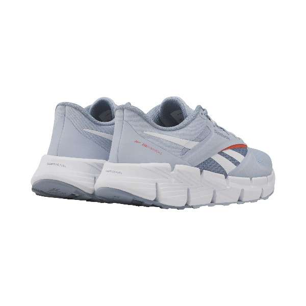 No te conformes con tenis aburridos; elige los tenis con la icónica entresuela Reebok Zig ofrecen un diseño robusto que realzará tu estilo.